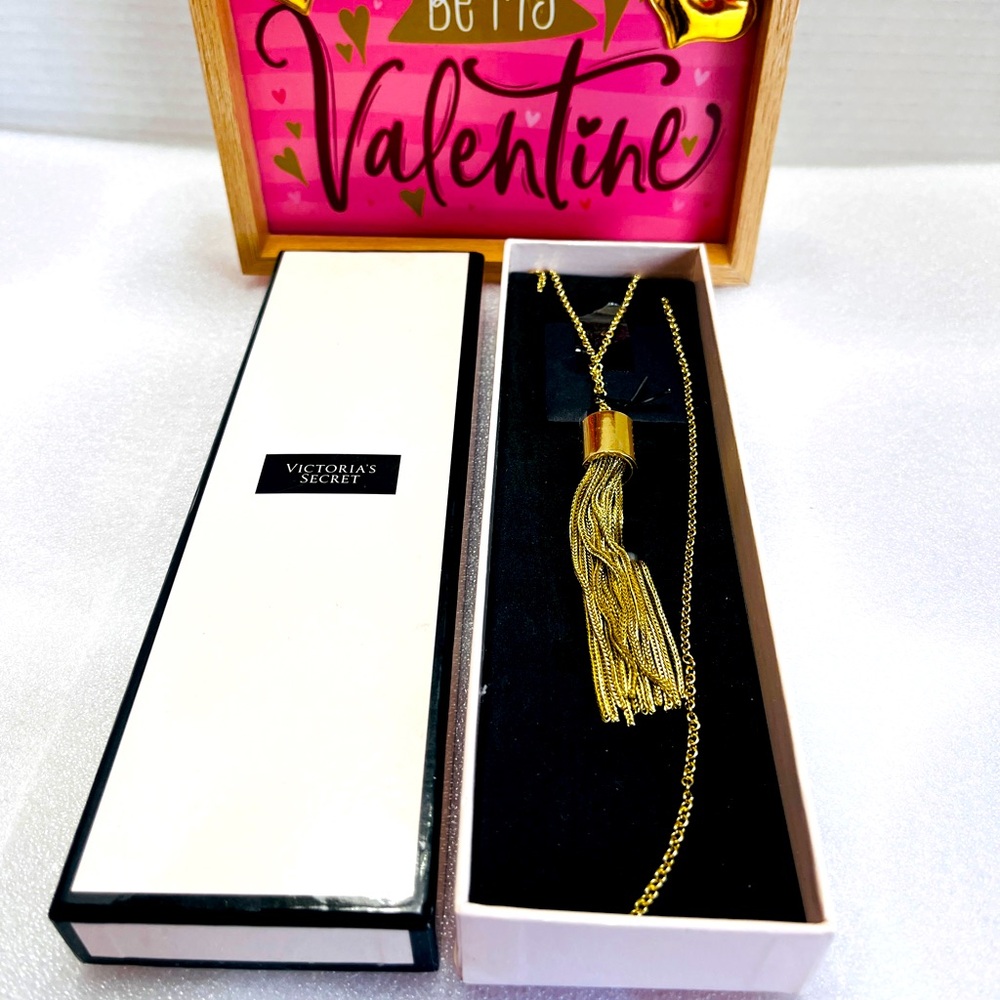 Victorias Secret NIB Gold-tone Fringe dangle Necklace